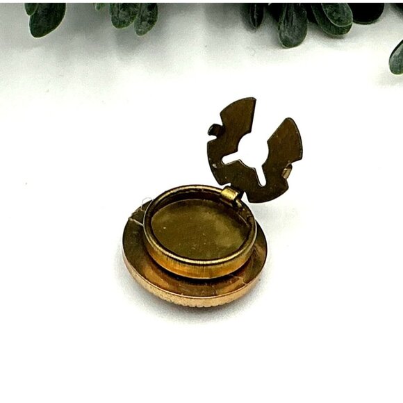 Vintage Gold-Toned Paisley Patterned Shank Button - Picture 5 of 5